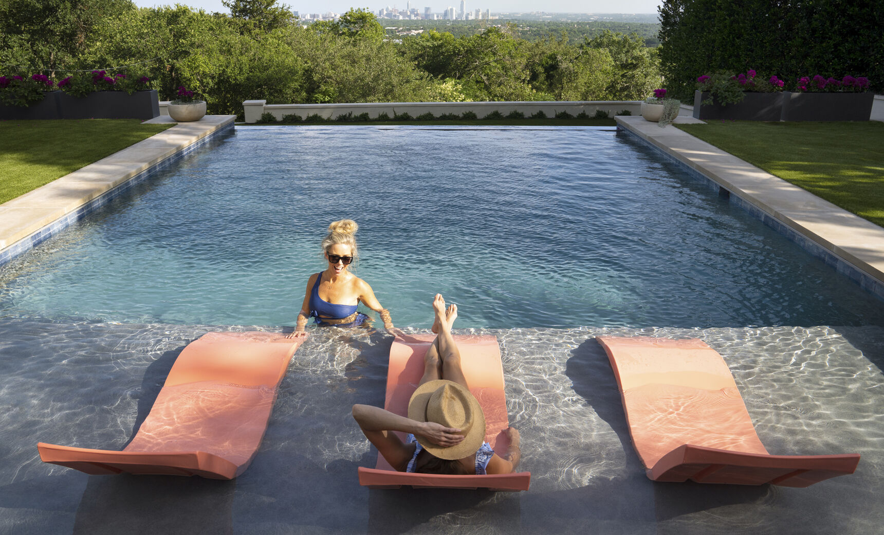 Signature Chaise