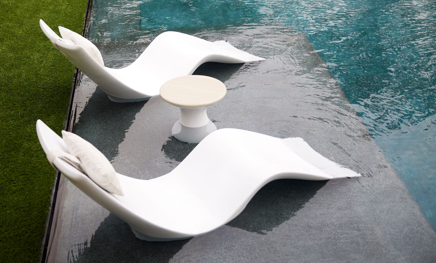 Autograph Chaise