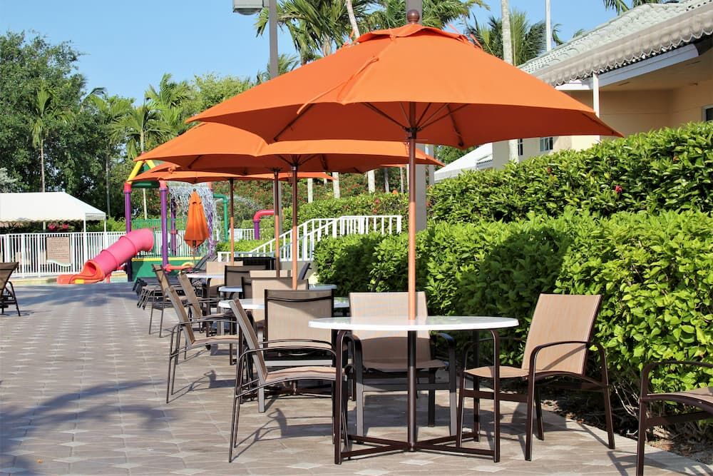 Las Olas Market Umbrella, 7.5 Foot Diameter